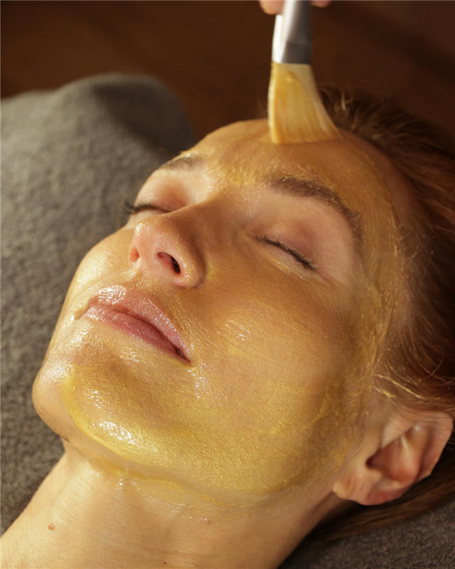 Age Beauty Secret, Distende, Ridensifica, Ridefinisce i volumi e contorni
